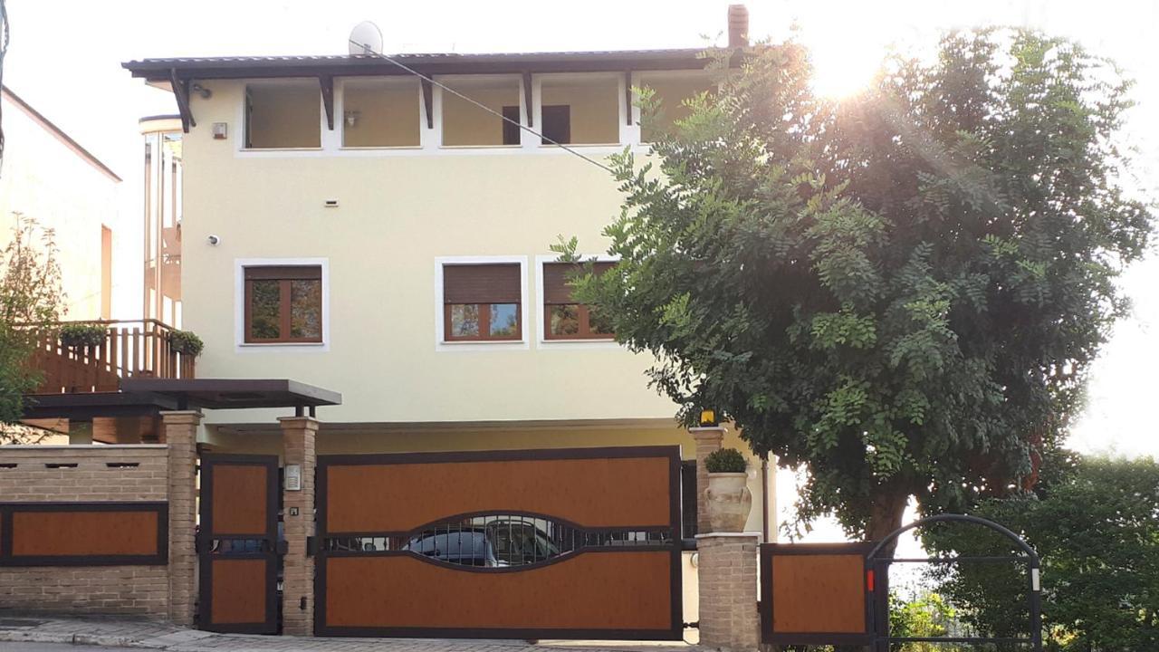 Soada Apartment Cappelle sul Tavo Luaran gambar